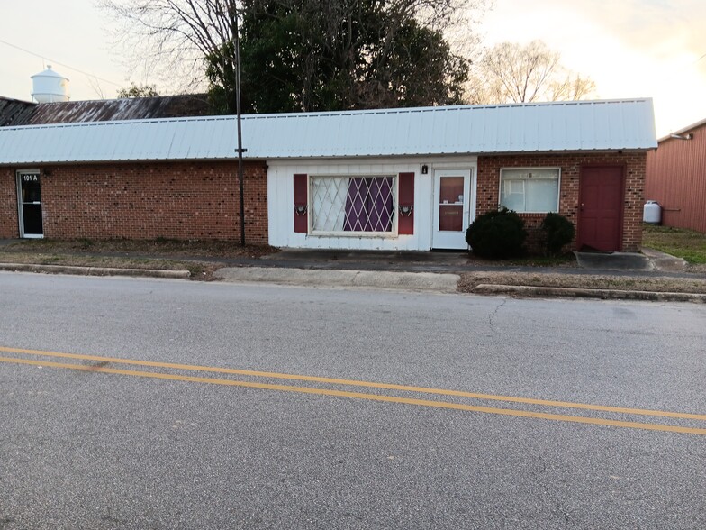101 N Main St, Lucama, NC à vendre - Photo de l’immeuble – Image 2 sur 7