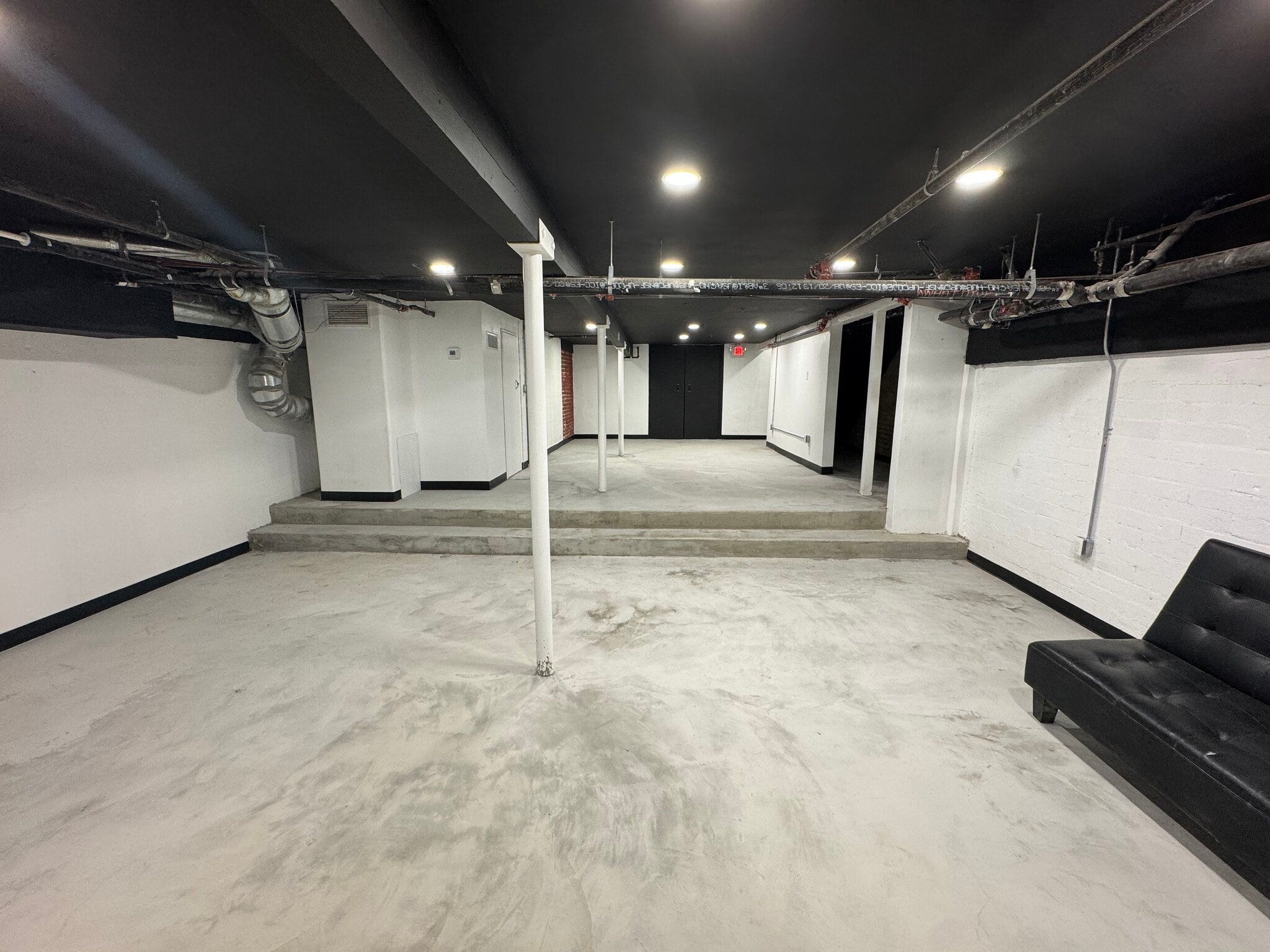 115-237 E 2nd St, Pomona, CA à louer Photo de l’immeuble– Image 1 sur 5