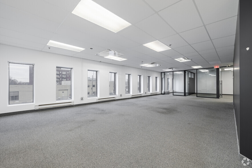 395 Av Sainte-Croix, Montréal, QC à louer - Photo intérieure – Image 2 sur 17