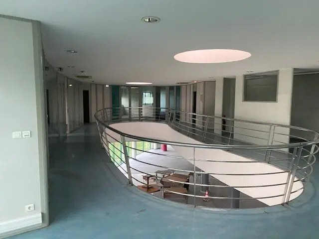 Local d’activités dans Chalon-sur-Saône à louer - Photo de l’immeuble – Image 3 sur 7