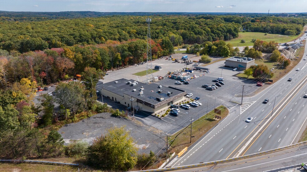 1320 Eddie Dowling Hwy, Lincoln, RI à louer - Photo de l’immeuble – Image 3 sur 45