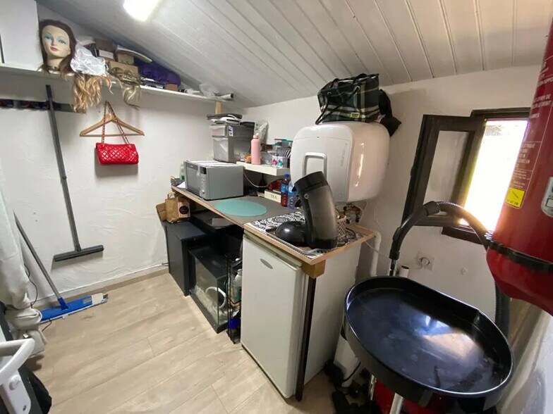 Local d'activités dans Pisany à vendre - Photo de l’immeuble – Image 2 sur 9