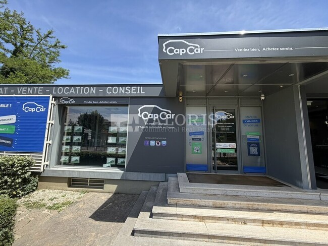 Plus de détails pour 71 Boulevard Des Provinces, Sainte-Foy-lès-Lyon - Local commercial à louer