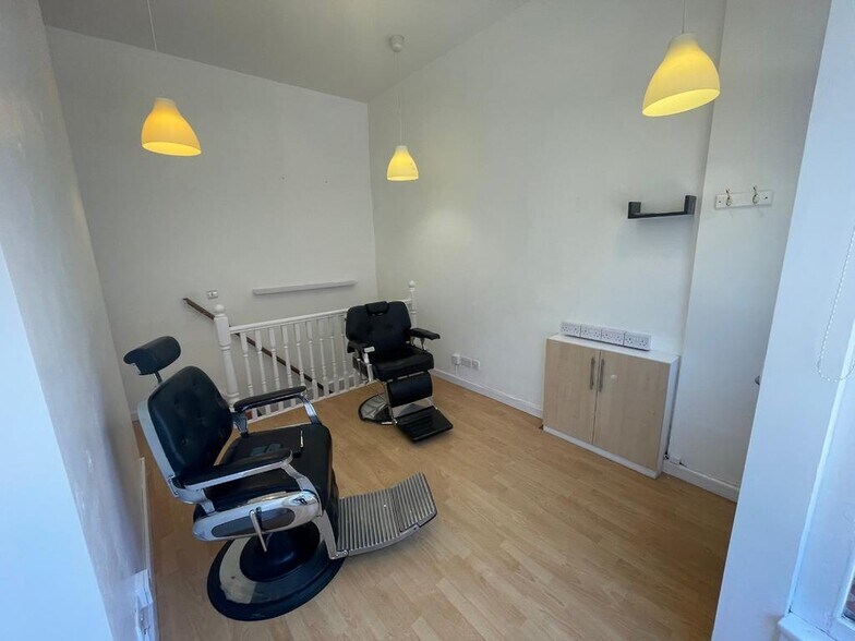 1-3 Dalgety Av, Edinburgh à louer - Photo de l’immeuble – Image 2 sur 7