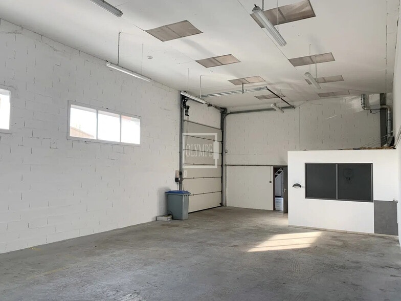 Local d’activités dans La Chapelle-sur-Erdre à louer - Photo de l’immeuble – Image 3 sur 5