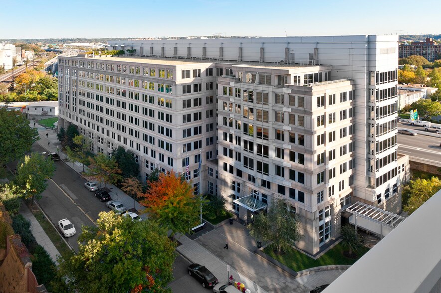 250 E St SW, Washington, DC à louer - Photo de l’immeuble – Image 2 sur 10