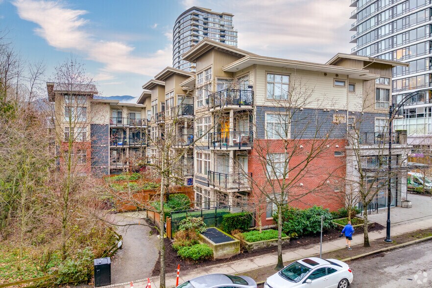 201 Morrissey Rd, Port Moody, BC à louer - Photo de l’immeuble – Image 3 sur 5