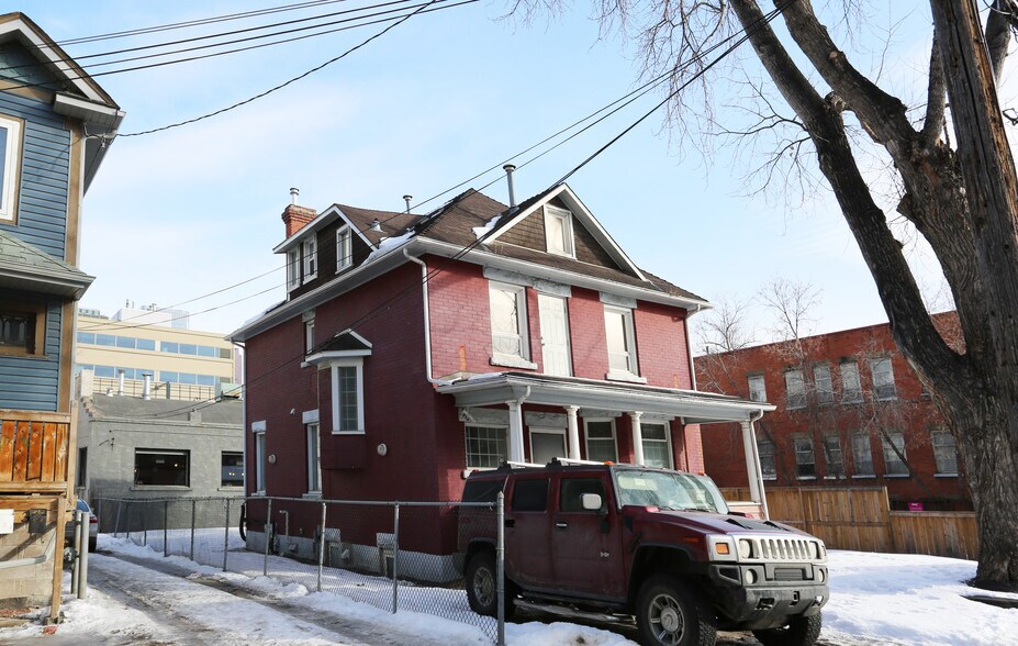 322 18th Ave SW, Calgary, AB à louer - Photo de l’immeuble – Image 2 sur 6