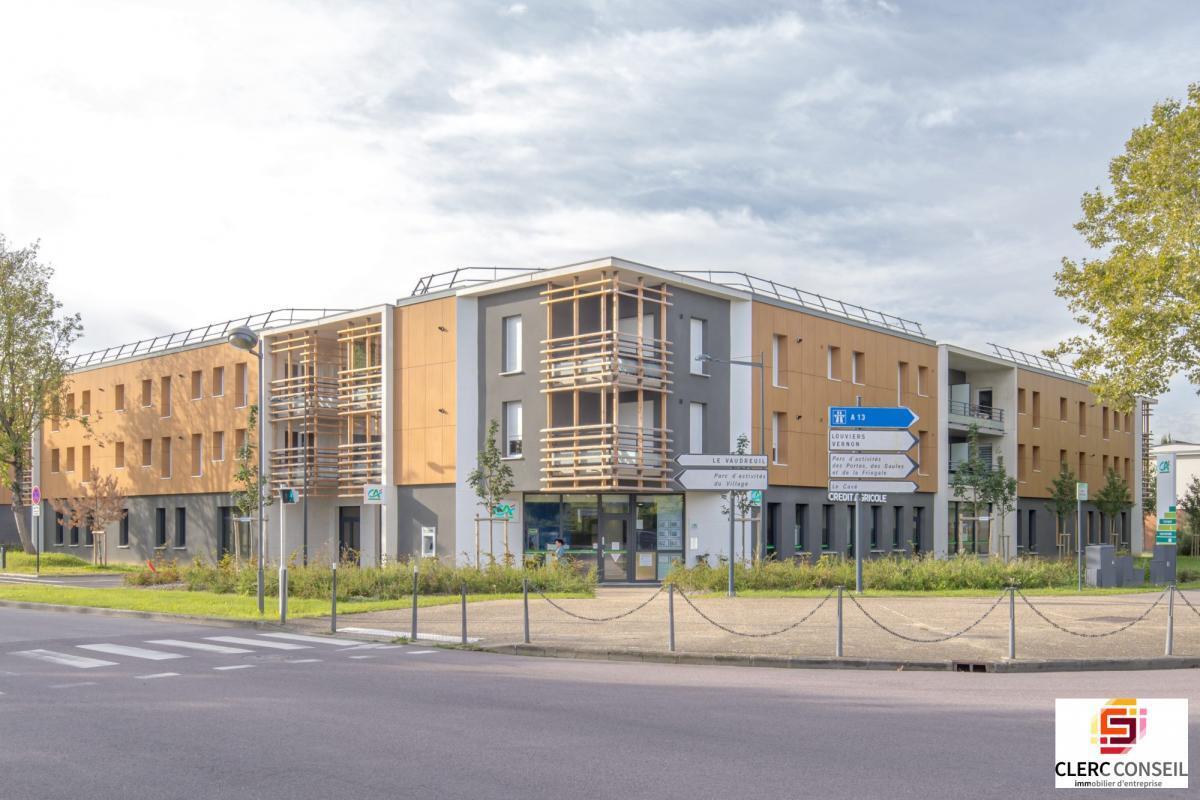 Local commercial dans Val-de-Reuil à louer Photo de l’immeuble– Image 1 sur 3
