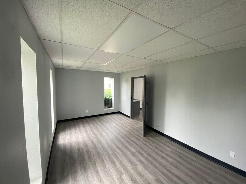 196 Industrial Blvd, McKinney, TX à louer - Photo de l’immeuble – Image 3 sur 15