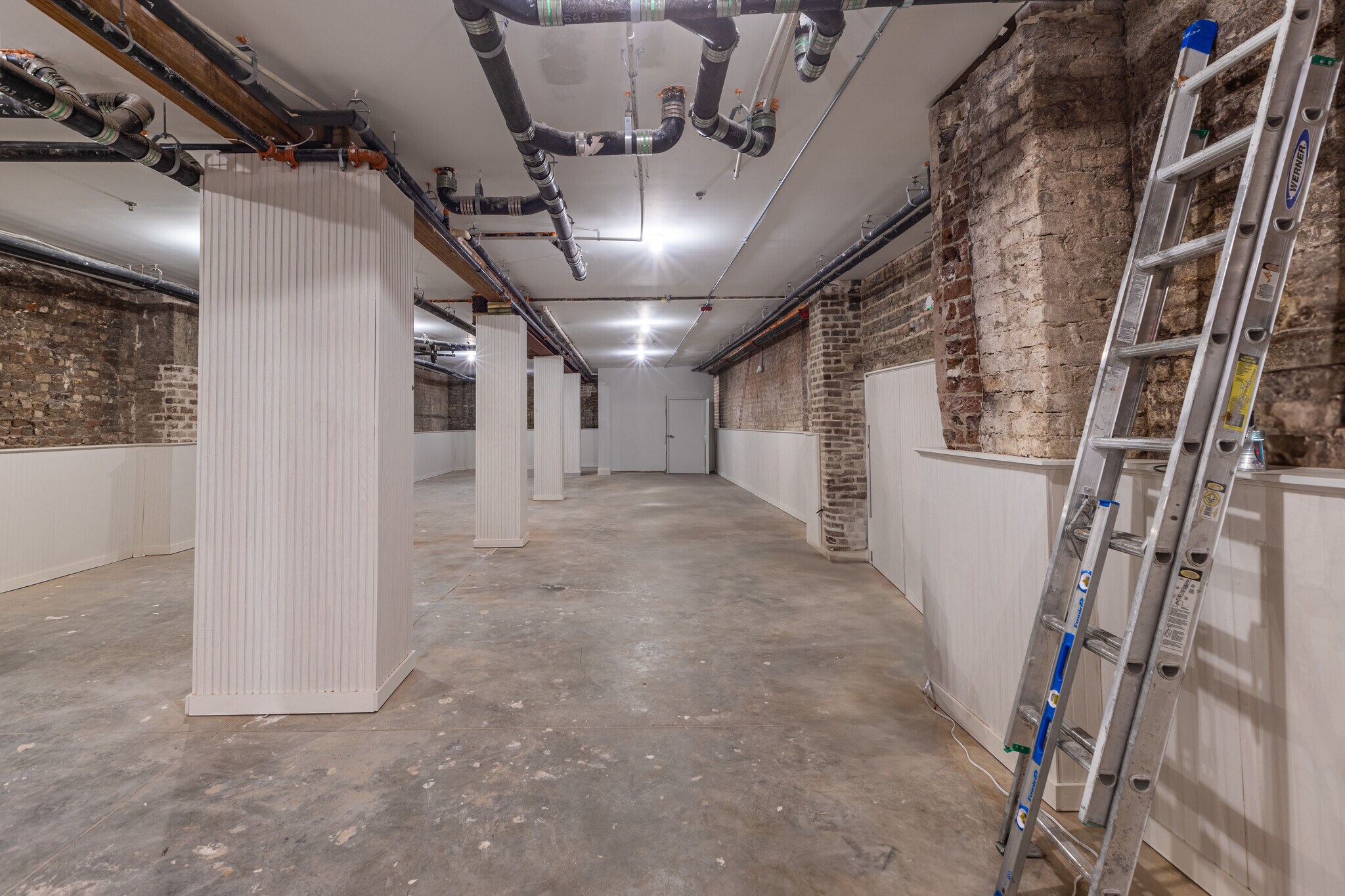 23 W Broughton St, Savannah, GA à louer Photo principale– Image 1 sur 13