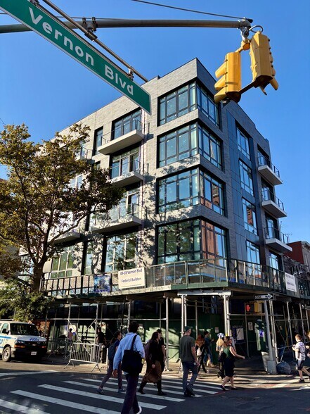 49-18 Vernon Blvd, Long Island City, NY à louer - Photo de l’immeuble – Image 3 sur 6