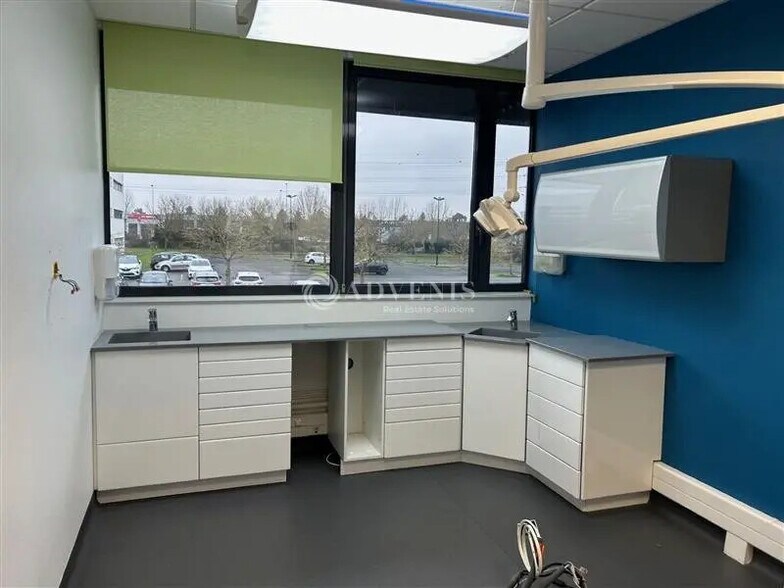 Bureau dans Saint-Cyr-sur-Loire à louer - Photo de l’immeuble – Image 3 sur 6