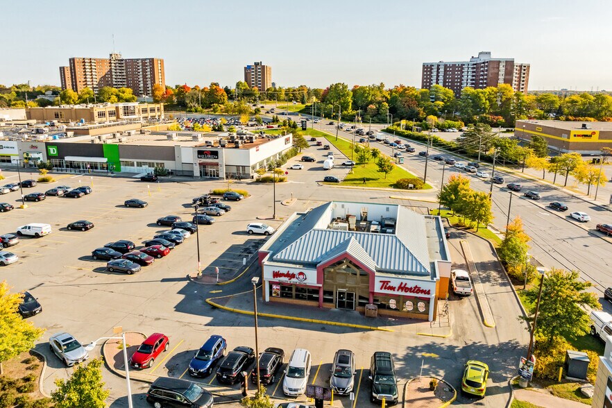 1585-1611 Merivale Rd, Ottawa, ON à louer - Photo de l’immeuble – Image 3 sur 6