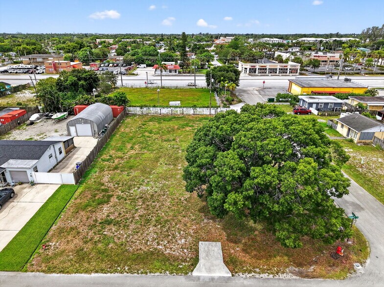 2877 Forest Hill Blvd, West Palm Beach, FL à vendre - Photo de l’immeuble – Image 3 sur 16