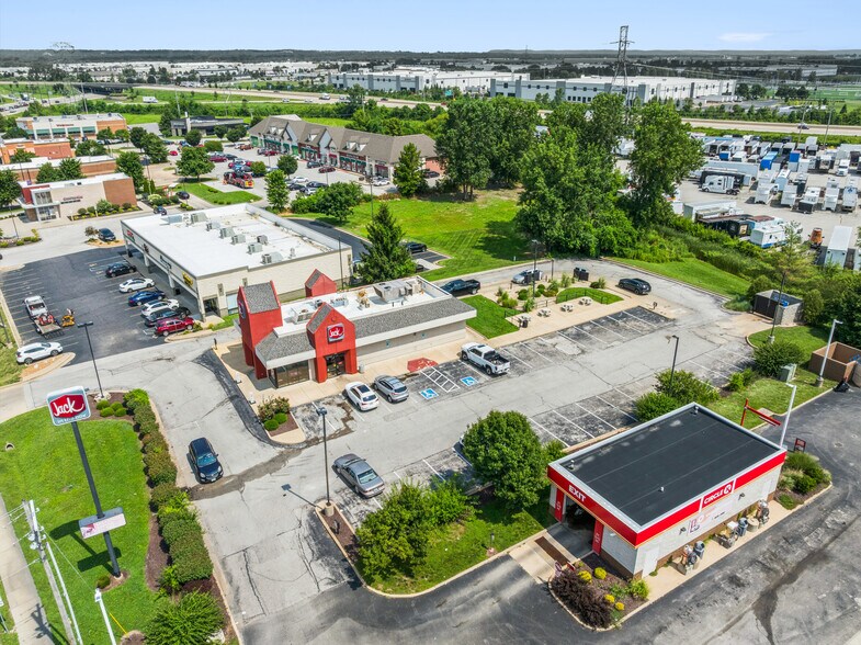 3710 Elm St, Saint Charles, MO à vendre - Photo de l’immeuble – Image 3 sur 6