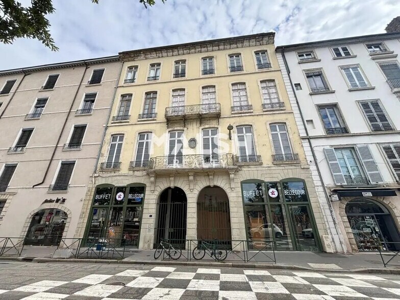 Bureau dans Lyon à louer - Photo de l’immeuble – Image 1 sur 8