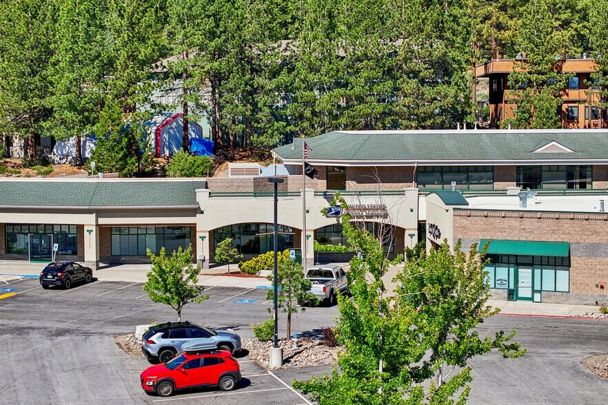 212 Elks Point Rd, Zephyr Cove, NV à louer - Photo de l’immeuble – Image 2 sur 13
