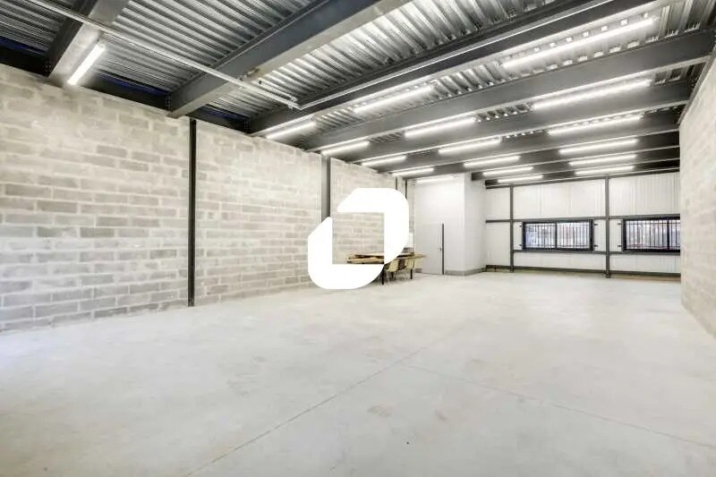 Local d’activités dans BOIS-D'ARCY à louer - Photo de l’immeuble – Image 1 sur 7