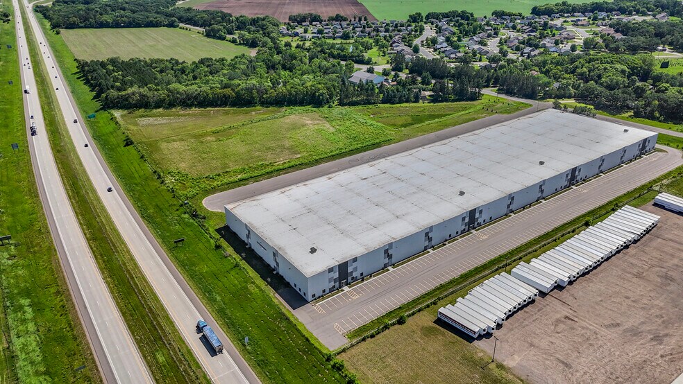 24610 County Road 75, Saint Augusta, MN à louer - Photo de l’immeuble – Image 3 sur 18