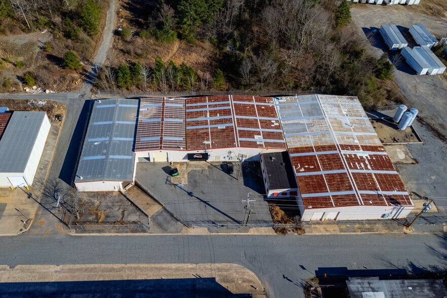 Elm Street Warehouses portefeuille de 3 biens à vendre sur LoopNet.fr - Photo de l’immeuble – Image 2 sur 4