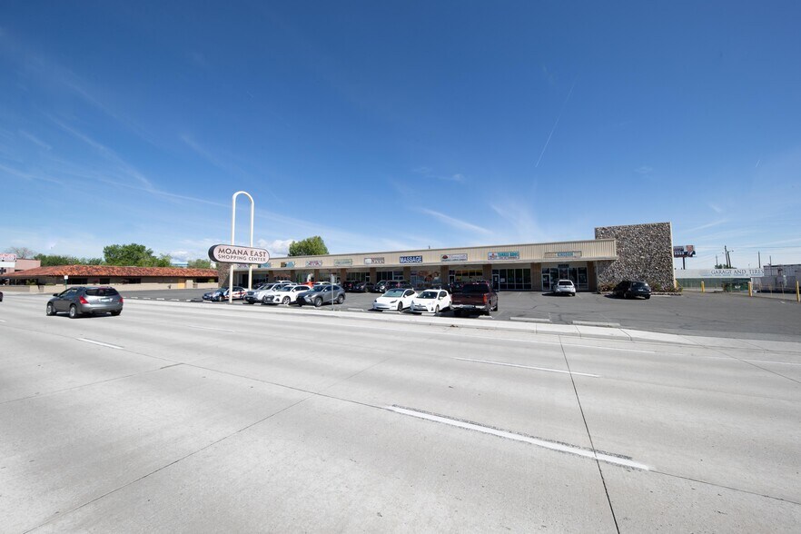 540-585 E Moana Ln, Reno, NV à louer - Photo de l’immeuble – Image 2 sur 2