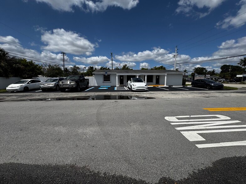 600 W Oakland Park Blvd, Wilton Manors, FL à louer - Photo de l’immeuble – Image 1 sur 14