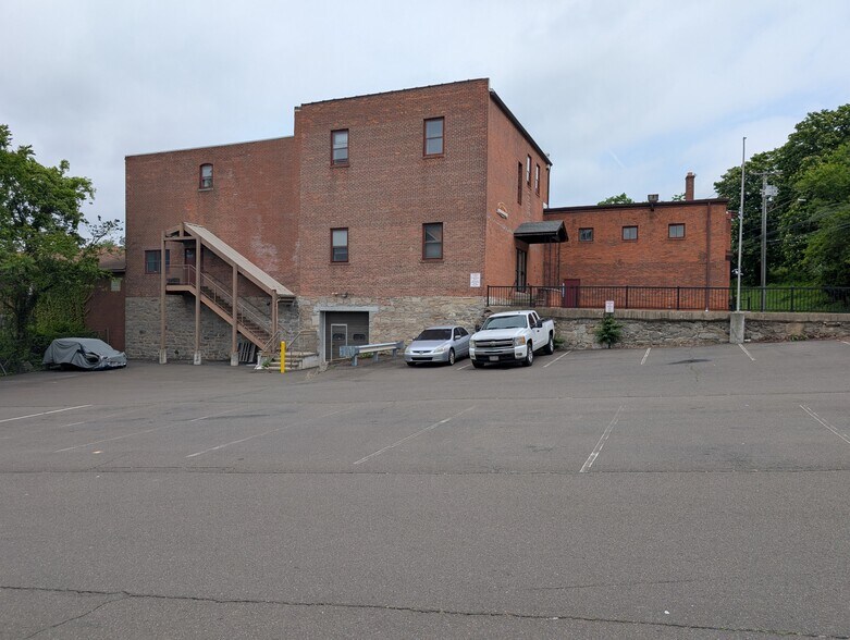 326-328 Derby Ave, Derby, CT à vendre - Photo de l’immeuble – Image 2 sur 6