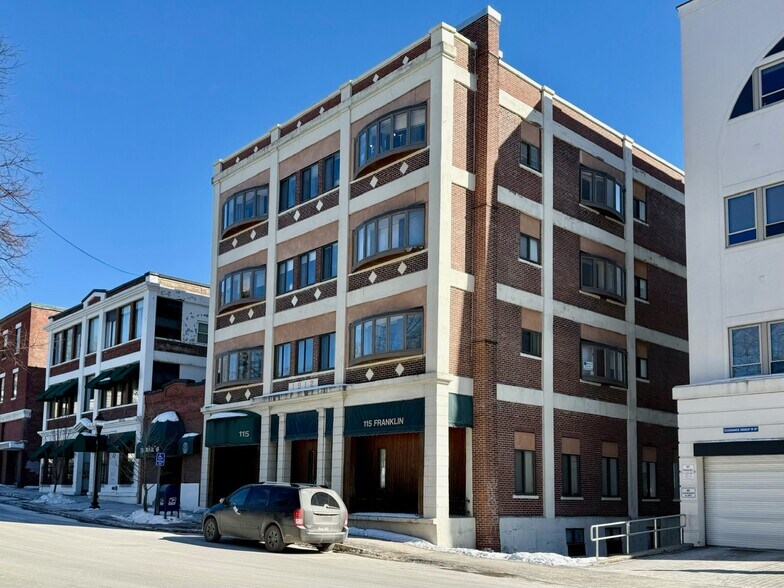 115 Franklin St, Bangor, ME à vendre - Photo principale – Image 1 sur 28