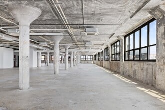 315 Meserole St, Brooklyn, NY à louer Photo intérieure– Image 1 sur 2