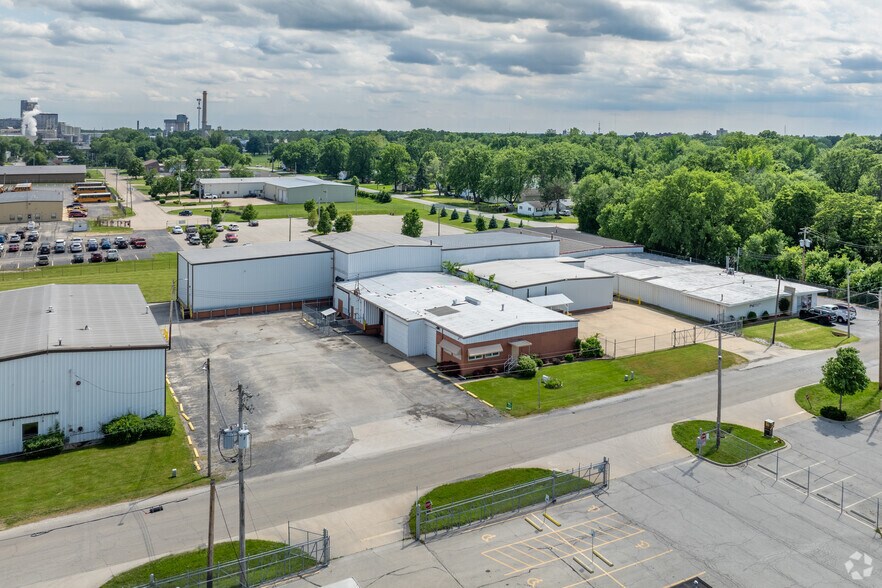 2015 E Olive St, Decatur, IL à louer - Aérien – Image 1 sur 17