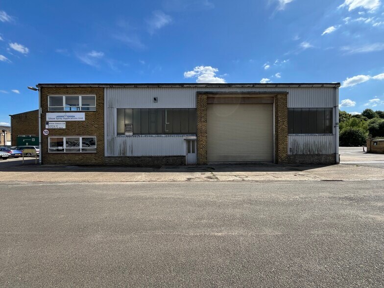 42 Wrest Park, Silsoe à louer - Photo de l’immeuble – Image 2 sur 27