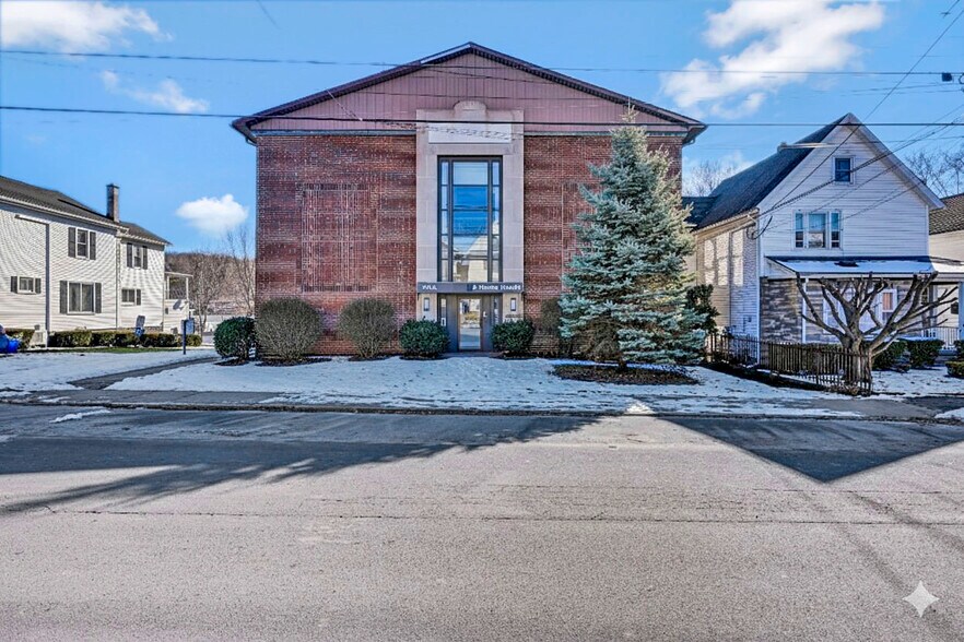 301 Delaware Ave, Olyphant, PA à vendre - Photo principale – Image 1 sur 95