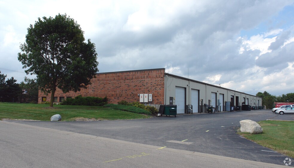 28144 W Industrial Ave, Lake Barrington, IL à louer - Photo de l’immeuble – Image 2 sur 6