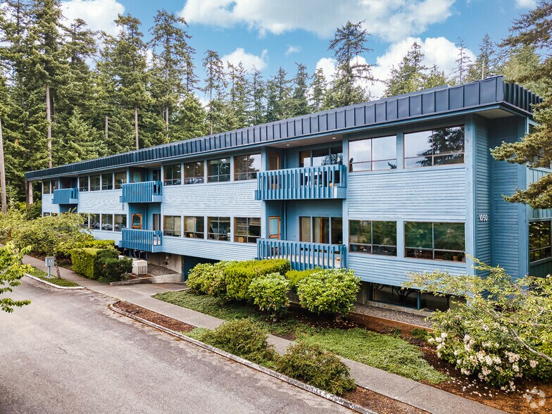 1050 NE Hostmark St, Poulsbo, WA à louer - Photo principale – Image 1 sur 3