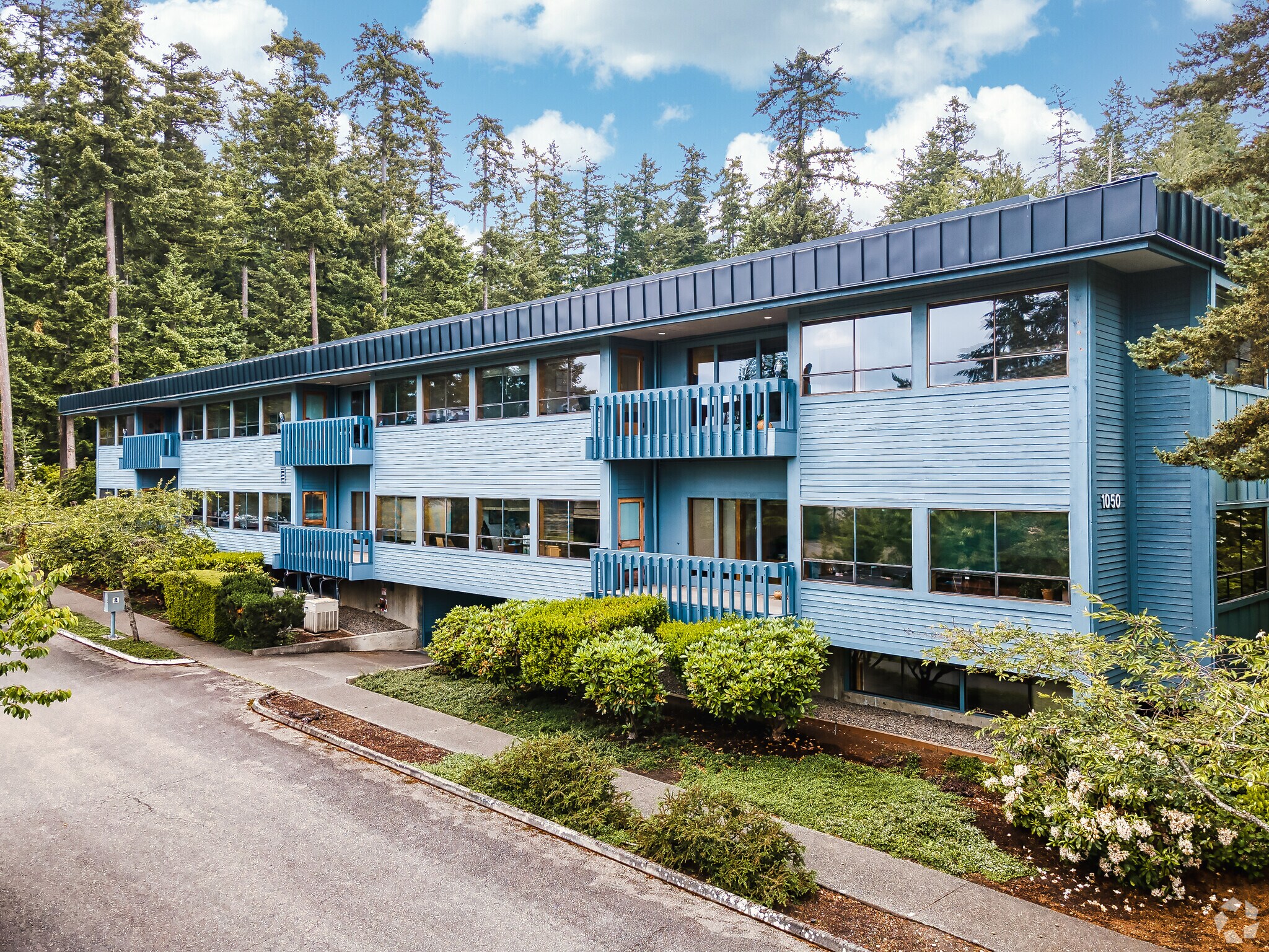 1050 NE Hostmark St, Poulsbo, WA à louer Photo principale– Image 1 sur 4