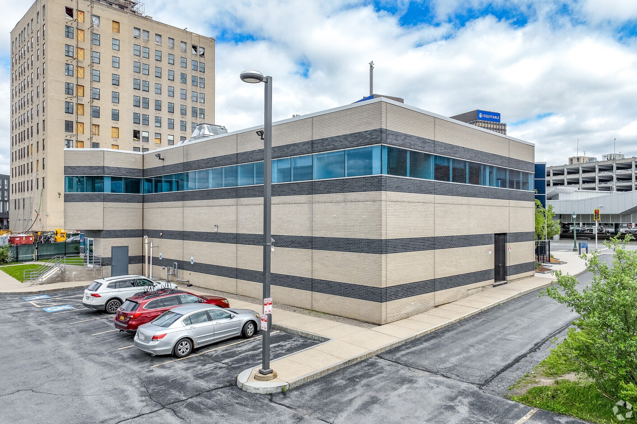 572 S Salina St, Syracuse, NY à vendre Photo de l’immeuble– Image 1 sur 15