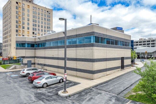Plus de détails pour 572 S Salina St, Syracuse, NY - Bureau à vendre