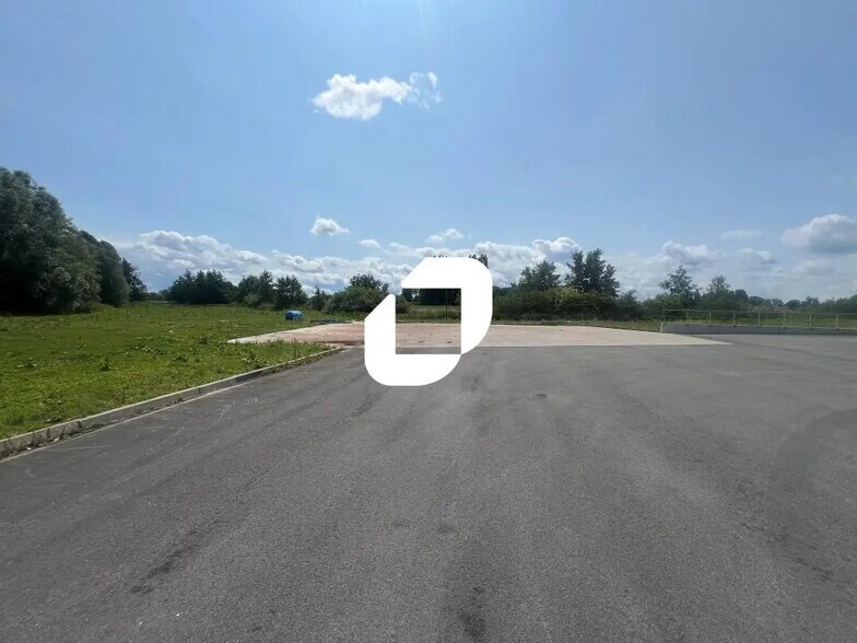 Local d’activités dans Sars-et-Rosières à louer - Photo de l’immeuble – Image 3 sur 17