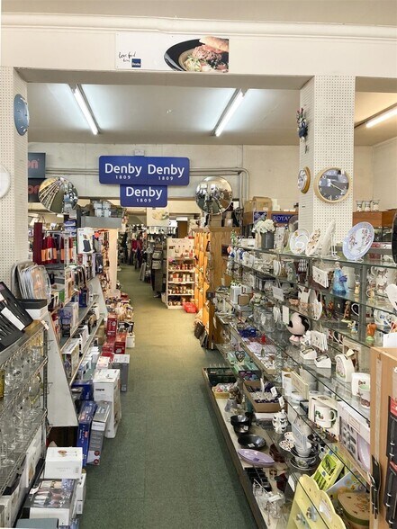 MacDonald's Hardware and Two Flats, Dingwall à vendre - Photo de l’immeuble – Image 3 sur 14