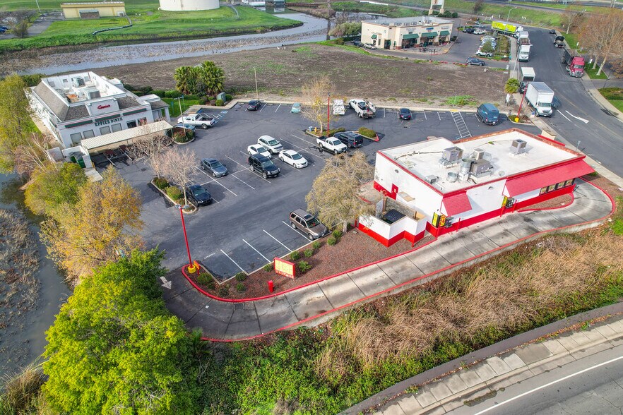 4025 Lake Rd, West Sacramento, CA à vendre - Photo de l’immeuble – Image 3 sur 18