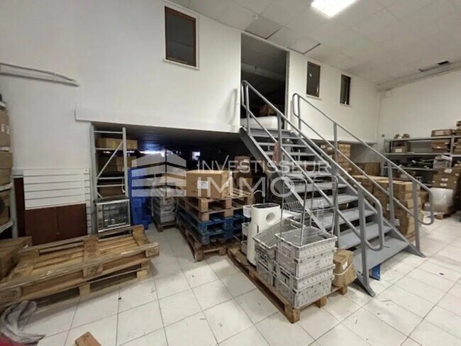 Plus de détails pour Local d’activités à vendre