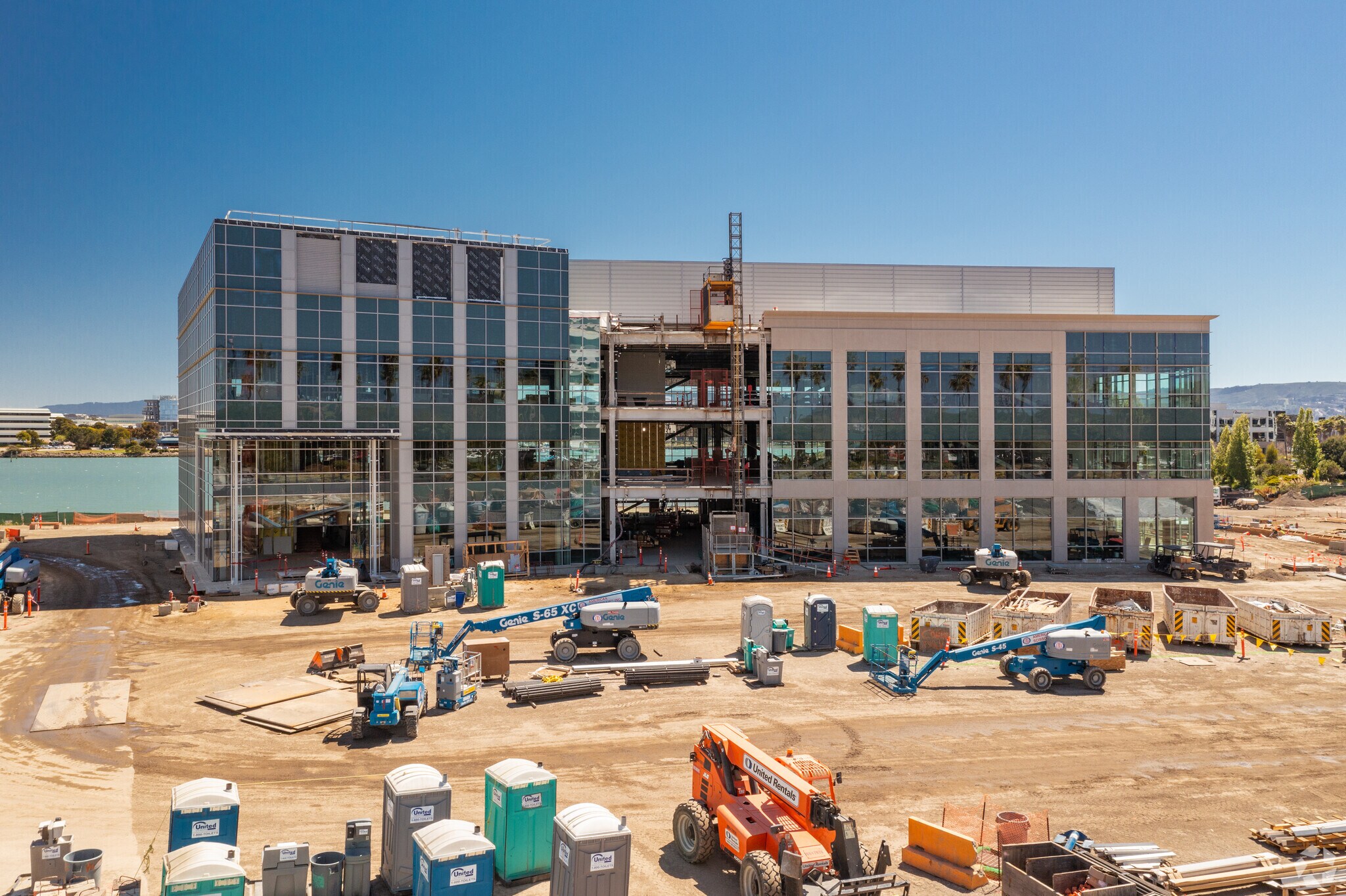 1800 Sierra Point Pky, Brisbane, CA à louer Photo principale– Image 1 sur 3