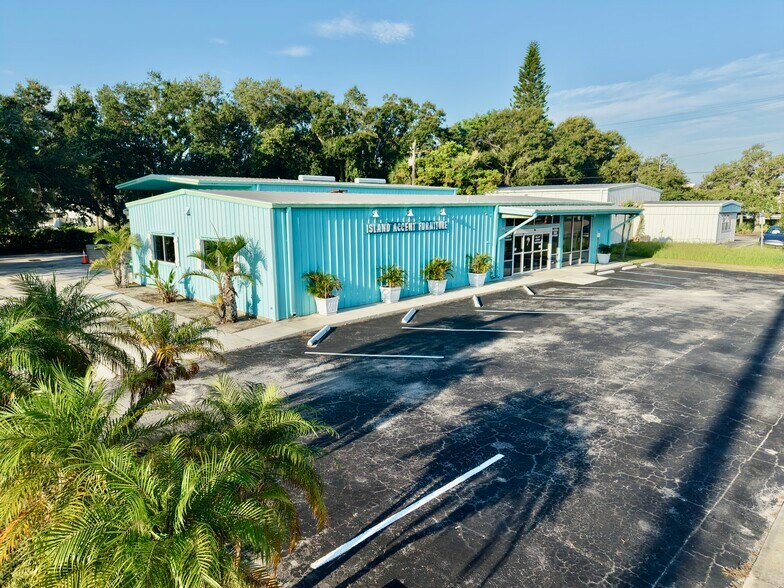 715 12th St, Vero Beach, FL à vendre - Photo de l’immeuble – Image 2 sur 10