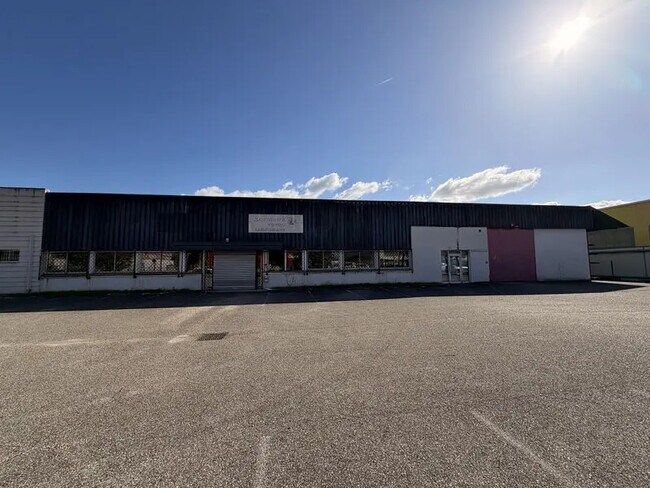 Plus de détails pour Local d’activités à vendre