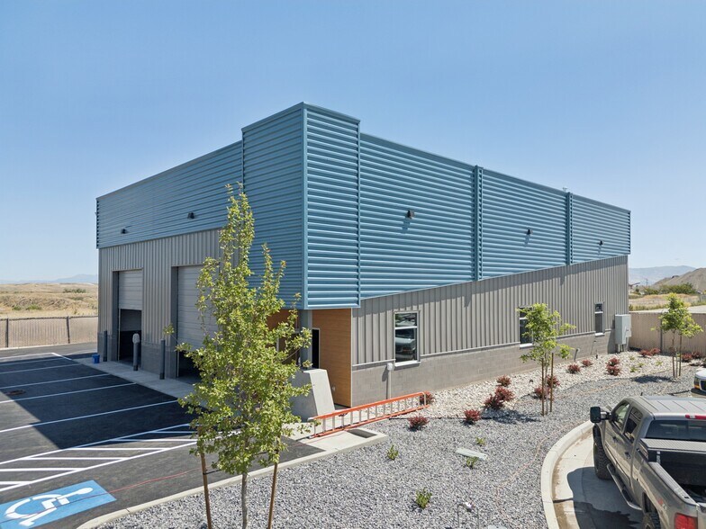 6778 W 2100 S, West Valley City, UT à louer - Photo de l’immeuble – Image 3 sur 12