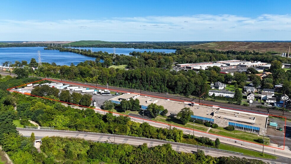 8400 Rt 13, Levittown, PA à louer - Photo de l’immeuble – Image 1 sur 5