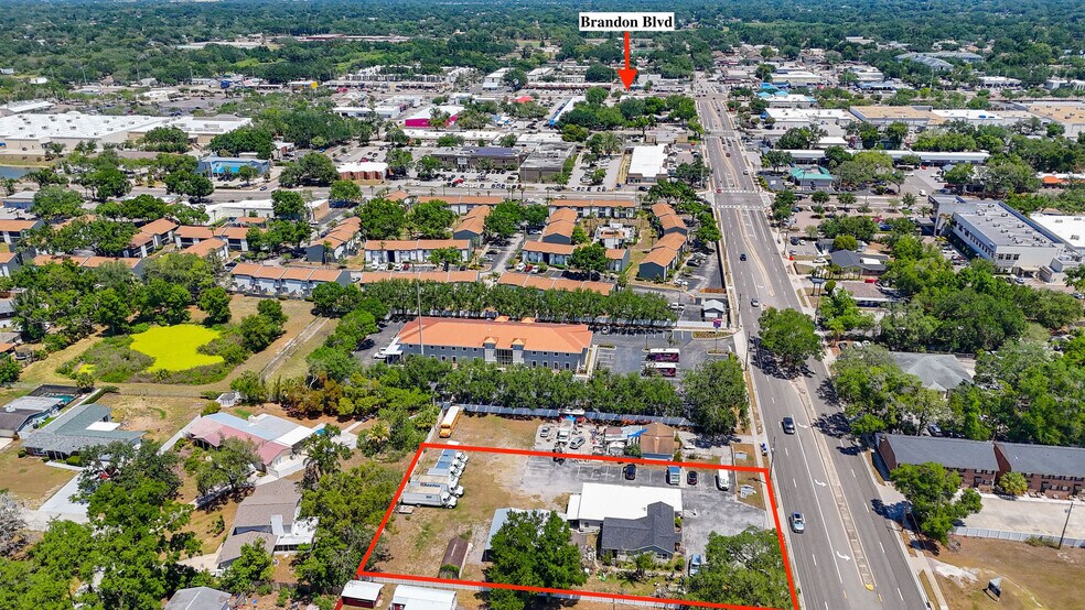 504 S Kings Ave, Brandon, FL à vendre - Photo de l’immeuble – Image 2 sur 9