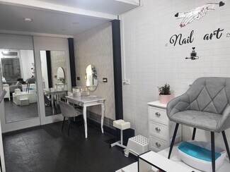 Plus de détails pour Local commercial à louer