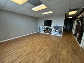 17055 Newland St, Huntington Beach, CA à louer Photo de l’immeuble– Image 1 sur 6